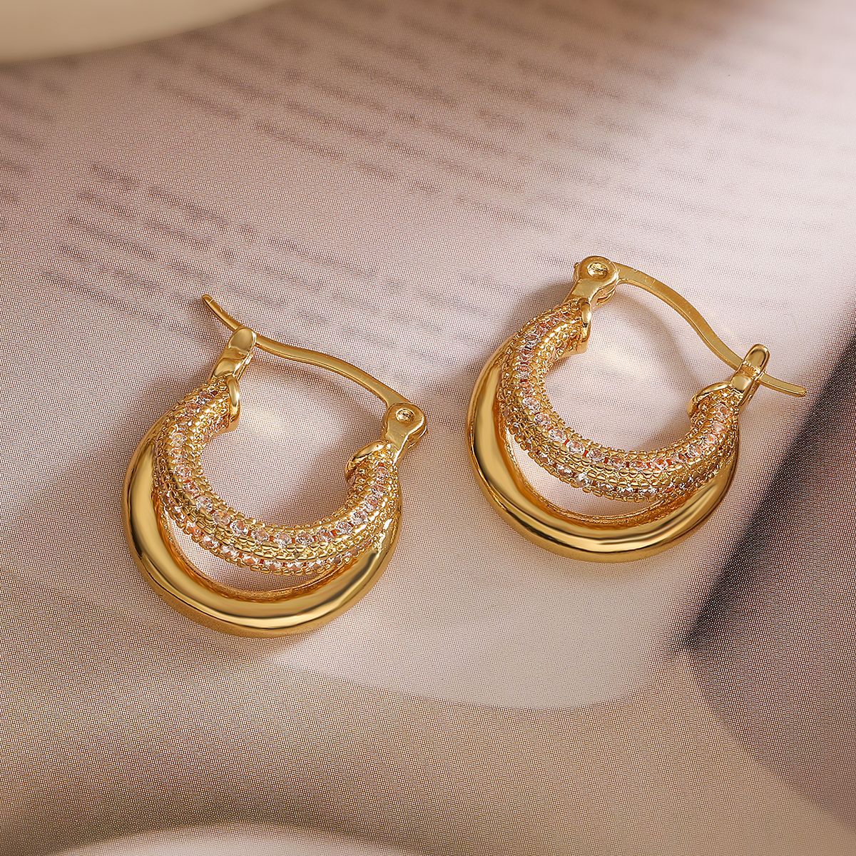 Glossy 18K Gold Anti Tarnish Dual Layer Anti Tarnish Hoop Earring Bulk Main image