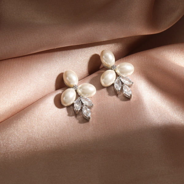 Wholesale Silver Plated Flower Pearl Anti Tarnish Copper Earrings Main image