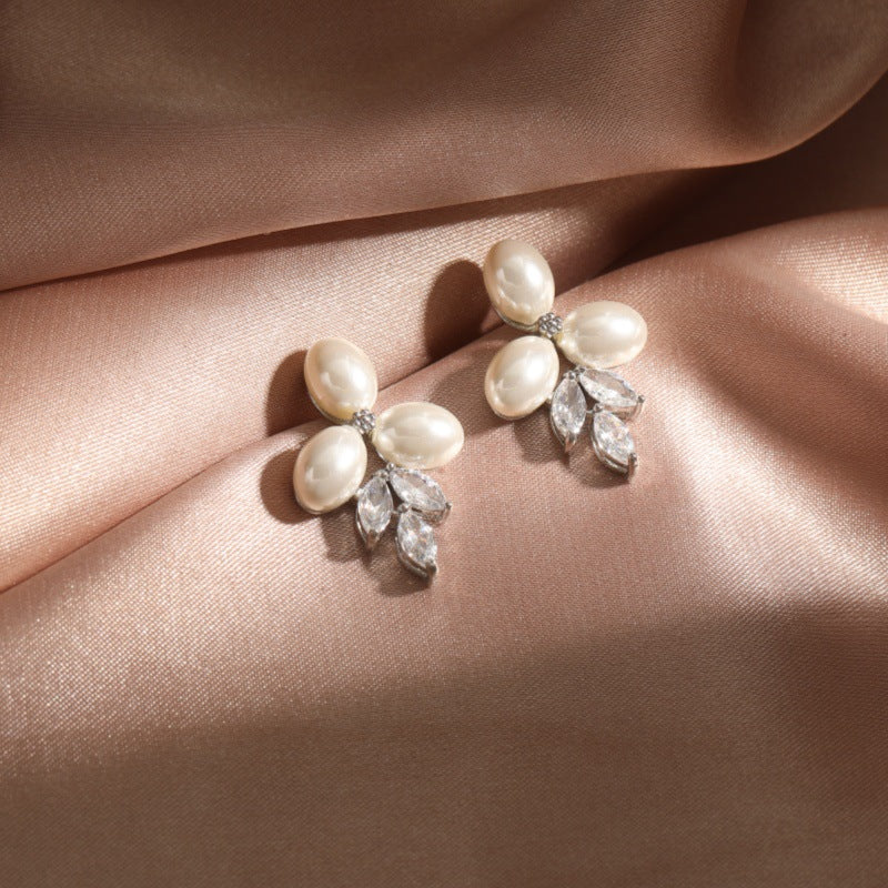 Wholesale Silver Plated Flower Pearl Anti Tarnish Copper Earrings Main image