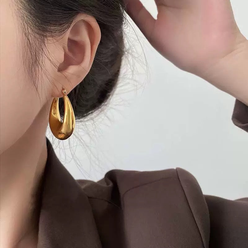 Bulk Gold Plated Anti Tarnish Stainless Steel Minimal Hoop Earrings Secondary image
