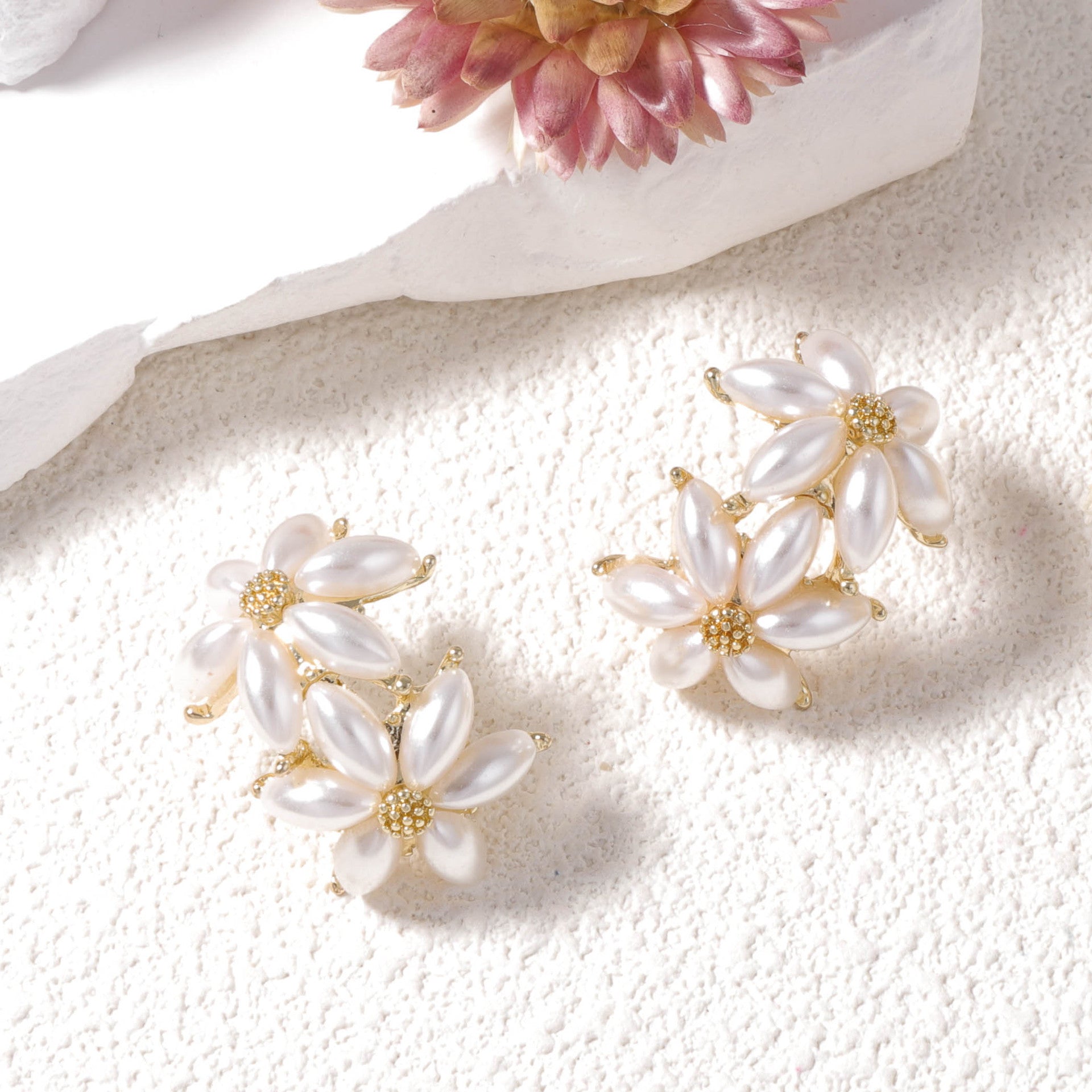 Dual Flower Pearl White 18K Gold Stud Earring For Women Bulk Main image