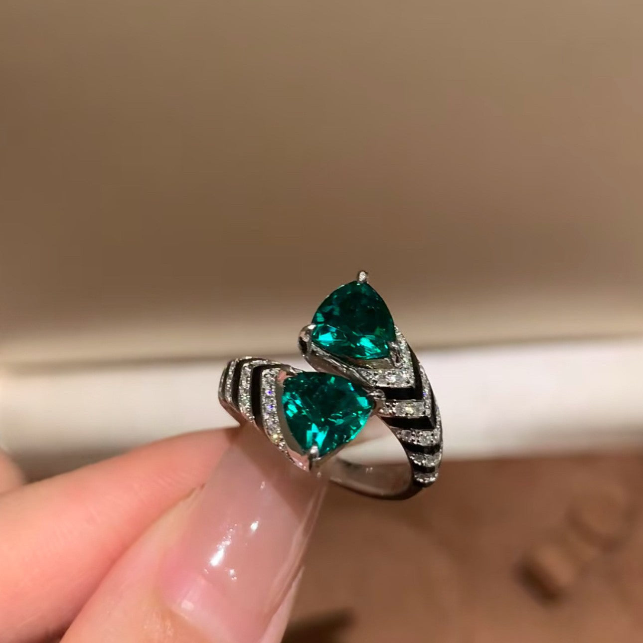 Drop Emerald Green Solitaire Black CZ Silver Anti Tarnish Ring Bulk Main image