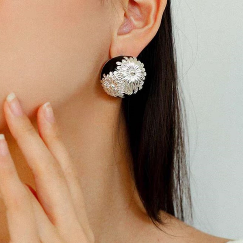 White Black Flower Gold Plated Anti Tarnish Copper Stud Earrings Bulk