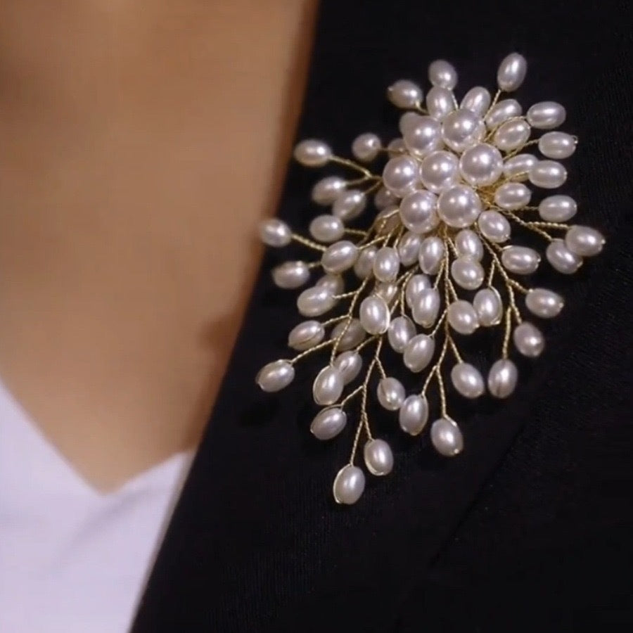 White Luxury Floral Burst Gold Pearl Copper Anti Tarnish Brooch Bulk Main image