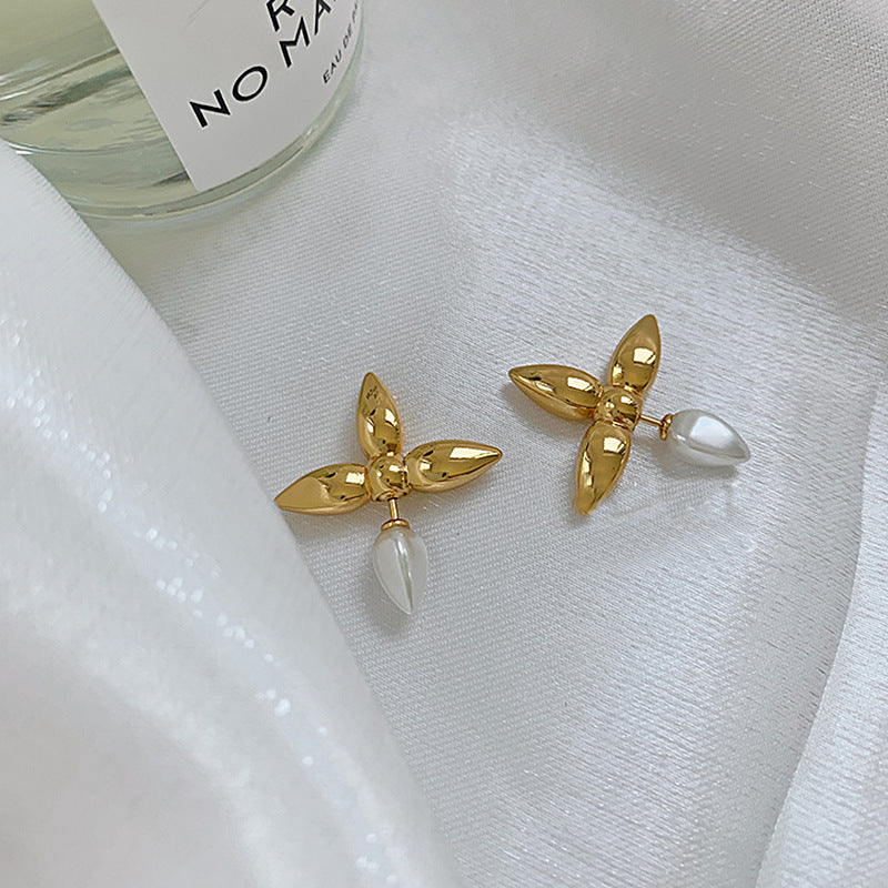 White Minimal Petal Design Gold Plated Plain Alloy Stud Earrings Bulk Main image