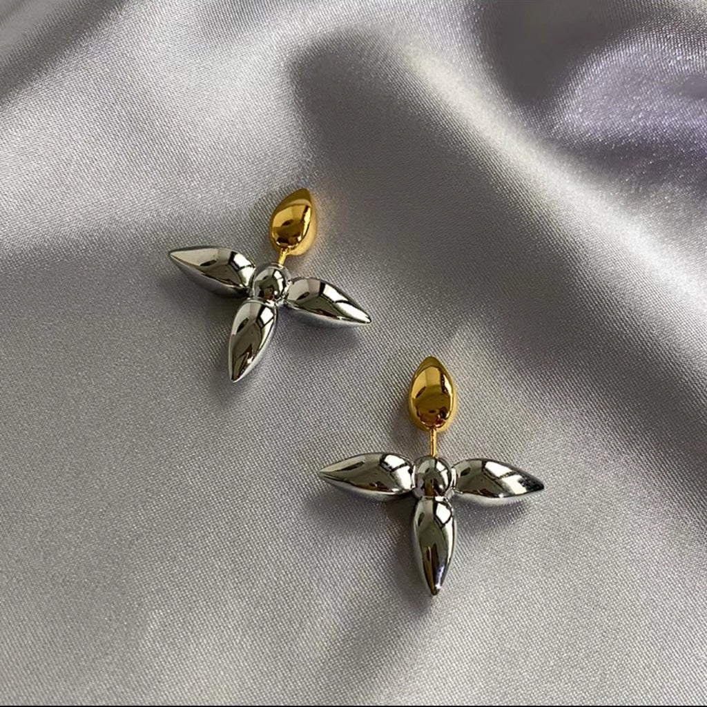 Two Tone Leaf Clover 18K Gold Silver Anti Tarnish Stud Earring Bulk