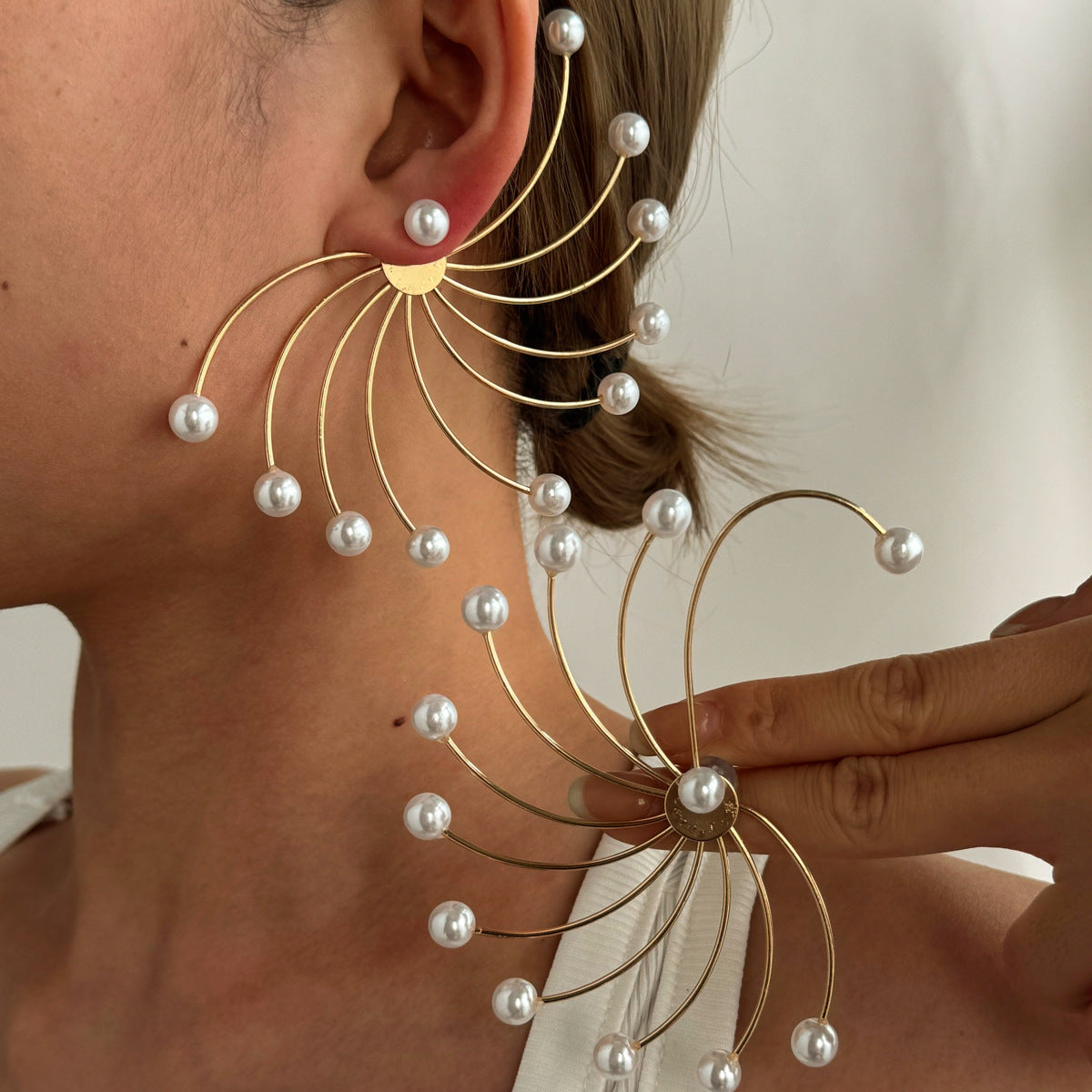 Designer Fan-Shaped Gold Plated Pearl Hoop Earrings For Women Bulk Main image