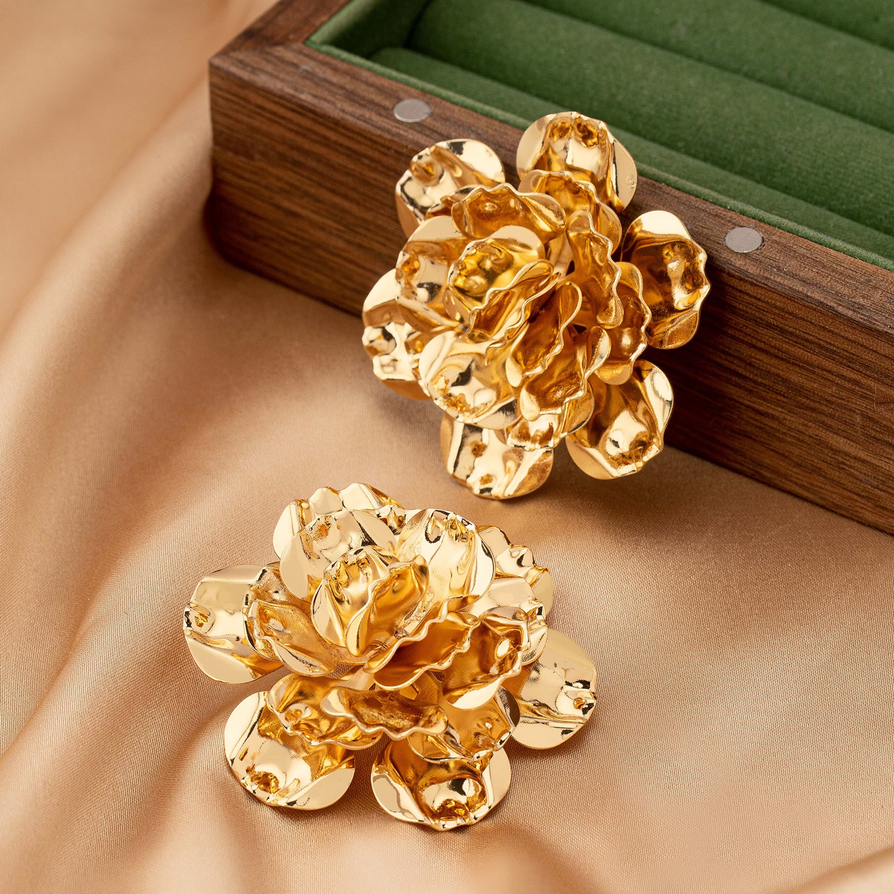 Bulk Flower Gold Plated Plain Alloy Statement Stud Earrings Main image