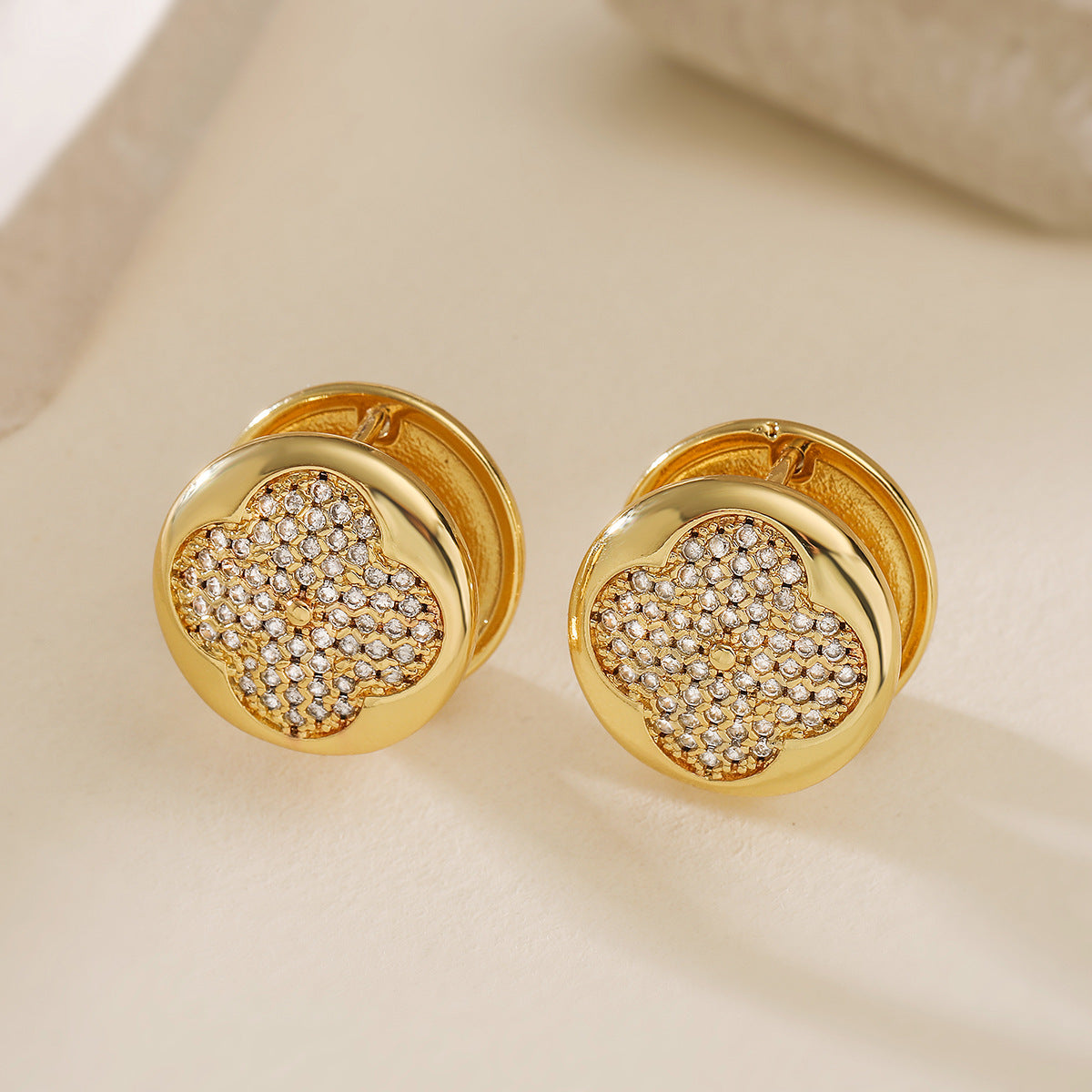 Clover Round 18K Gold Cubic Zirconia Anti Tarnish Stud Earring Bulk Main image