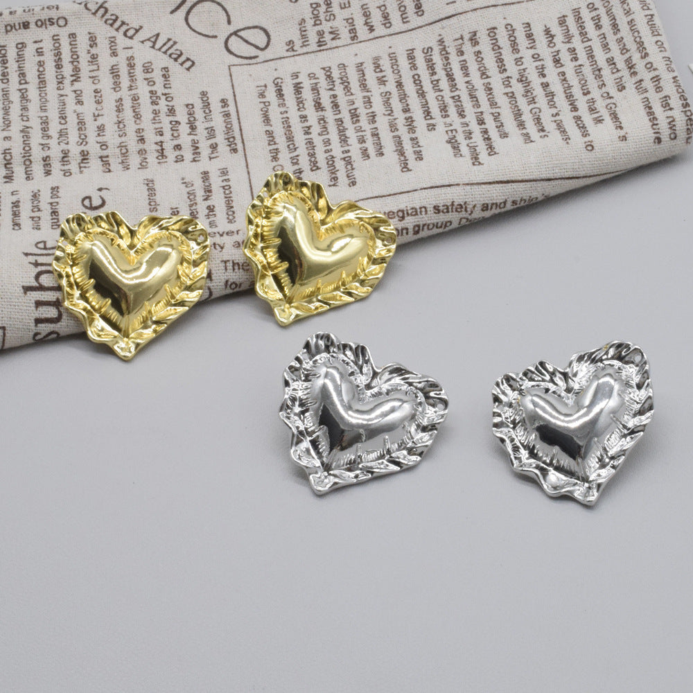 Beaten Finish Heart Boarder 18K Gold Stud Earring For Women Bulk