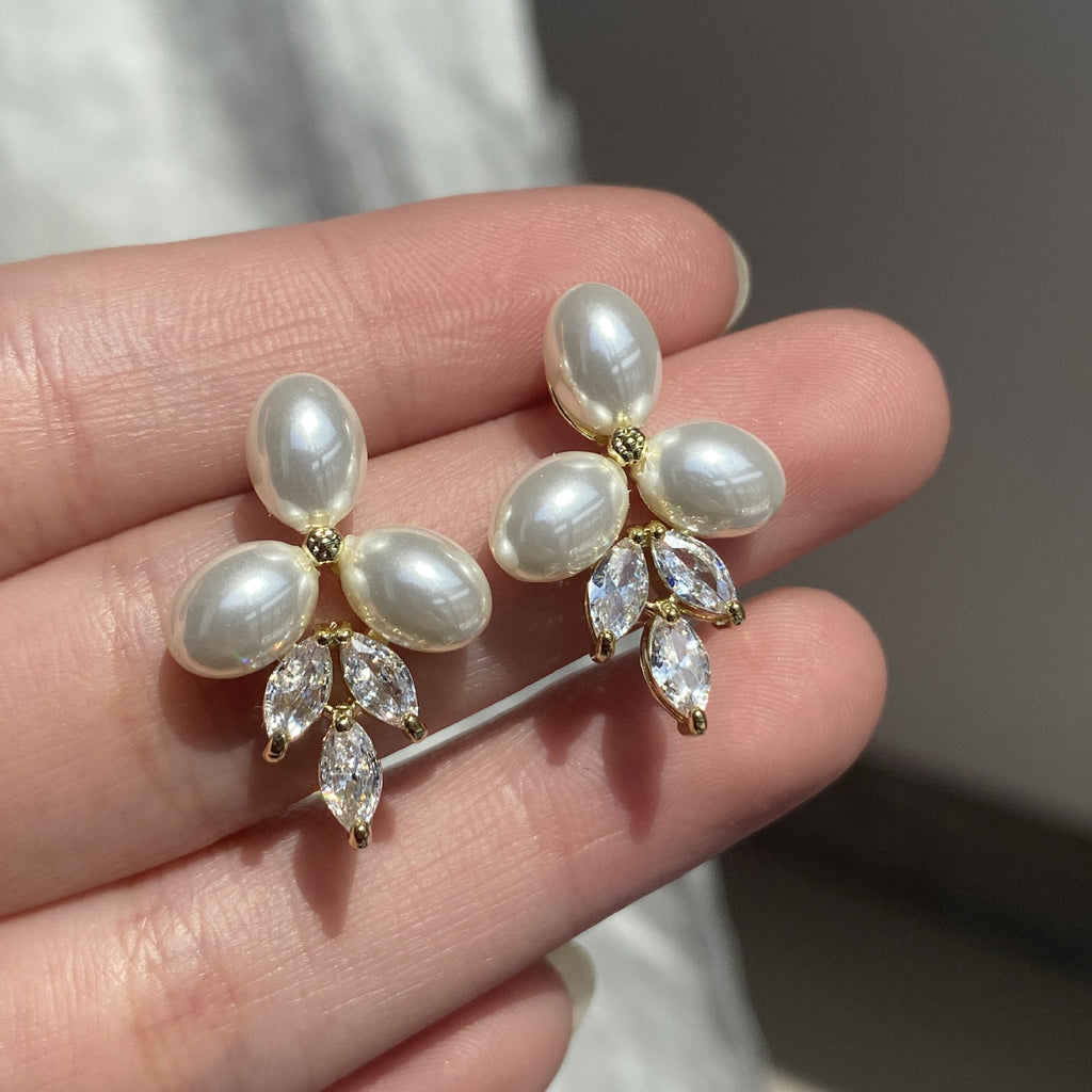 Wholesale Silver Plated Flower Pearl Anti Tarnish Copper Earrings