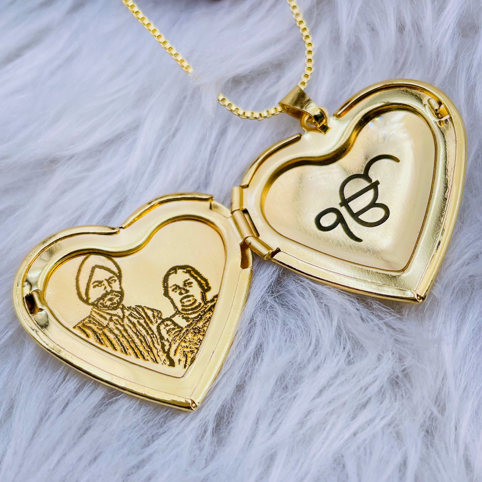 Large White Heart Love Mother of Pearl Openable Photo Frame Pendant Chain for Women