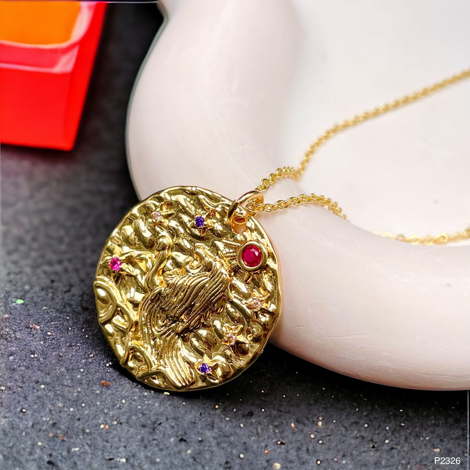 Pisces Beaten 18K Gold Medallion Zodiac Sign Chain For Women Bulk
