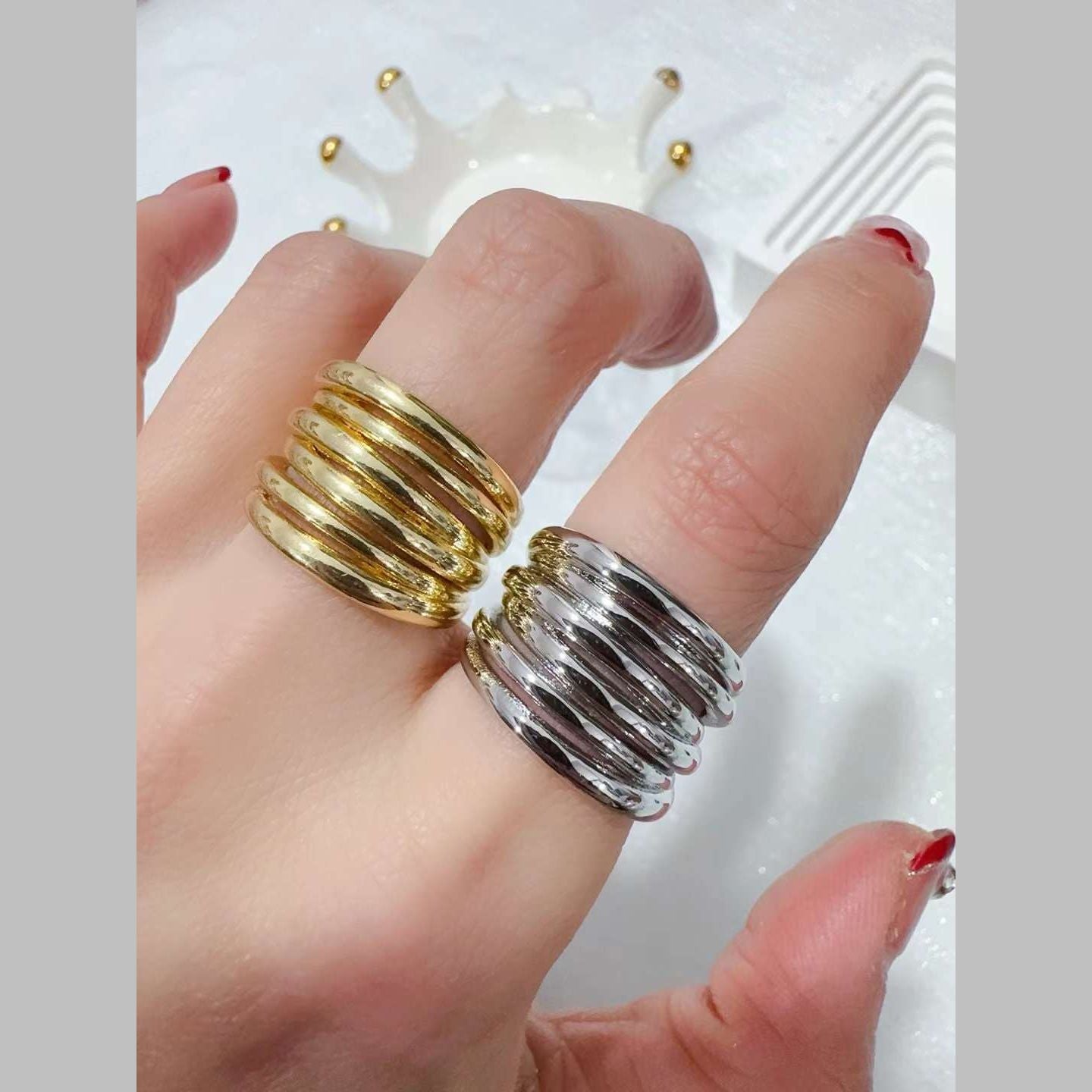 Glossy Layer 18K Gold Anti Tarnish Free Size Ring For Women Bulk