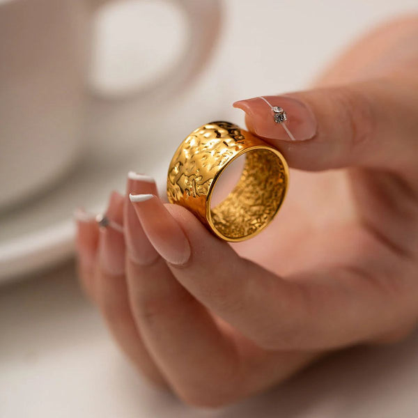 Hammered 18K Gold Stainless Steel Anti Tarnish Band Ring Women Bulk Main image