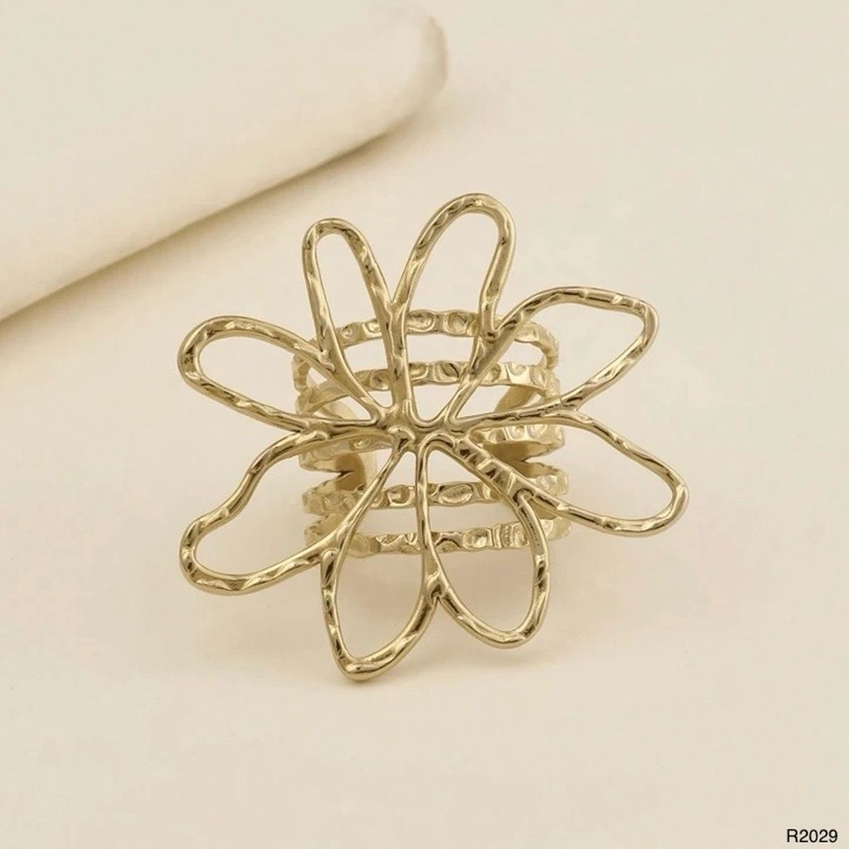 Dented Flower Gold Stainless Steel Anti Tarnish Adjustable Ring Bulk Main image