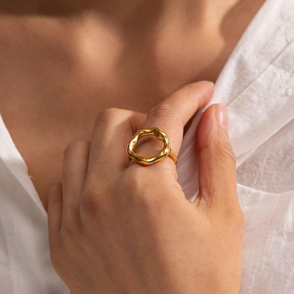 Dented Circle 18K Gold Anti Tarnish Free Size Ring For Women Bulk