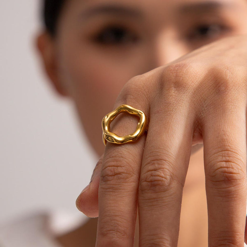 Dented Circle 18K Gold Anti Tarnish Free Size Ring For Women Bulk