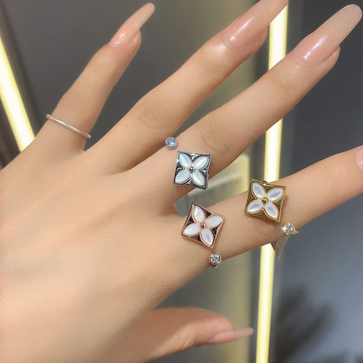 Clover Flower Cubic Zirconia Mother Of Pearl Rose Gold White Anti Tarnish Adjustable Ring For Women Secondary image