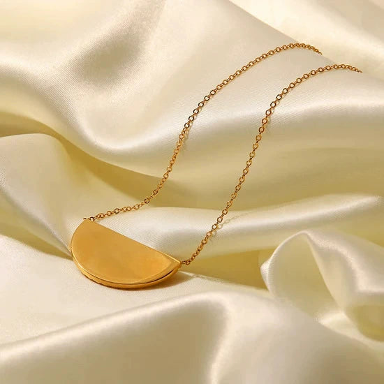 Bulk Half Moon Gold Anti Tarnish Stainless Steel Pendant Chain Necklace