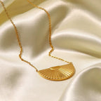 Bulk Half Moon Gold Anti Tarnish Stainless Steel Pendant Chain Necklace