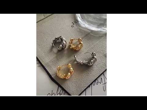 Cute Croissant 18K Gold Anti Tarnish Hoop Earring For Women Bulk