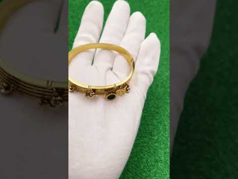 Black Roman Clover Layered 18K Gold Anti Tarnish Stainless Steel Openable Kada Bangle For Women