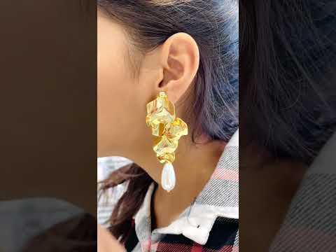 Dented Leaf White 18K Gold Pearl Anti Tarnish Dangler Earring Bulk
