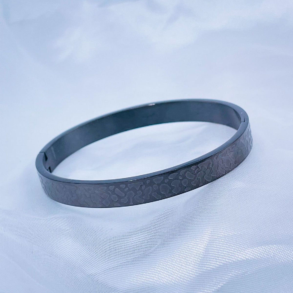 Stainless Steel Designer Black Oval Macho Kada Bracelet For Men Bulk