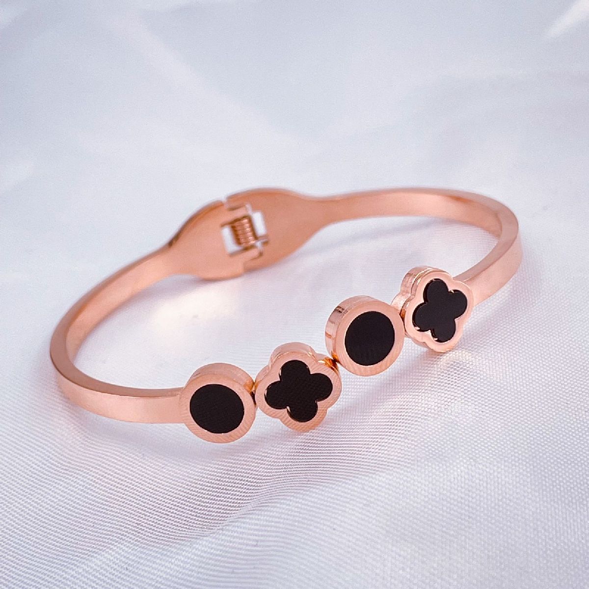 Stainless Steel Rose Gold Black Clover Flower Bangle Kada Openable Women Main image