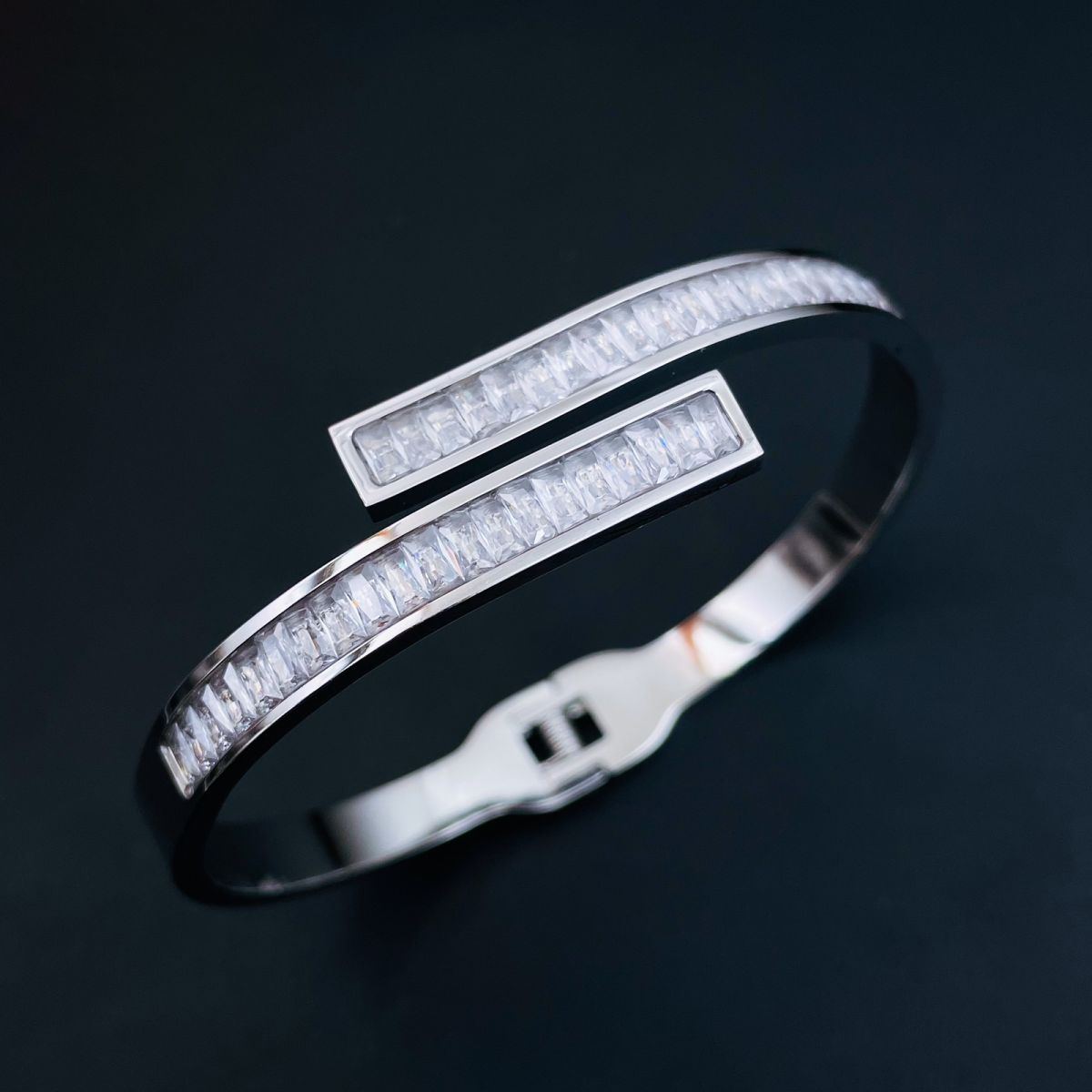 Invisible Setting Baguette Cubic Zirconia 18K Gold Stainless Steel Openable Kada bangle for Women