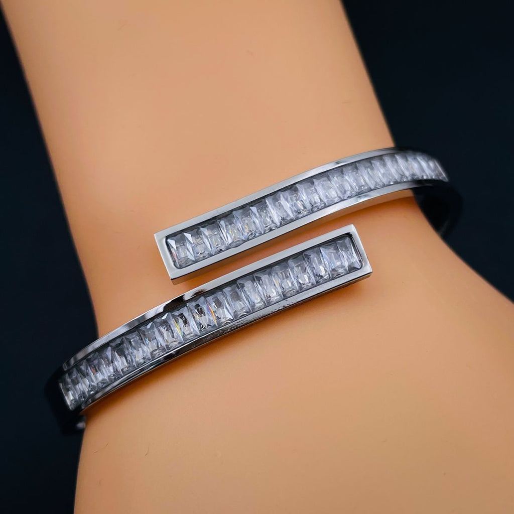 Invisible Setting Baguette Cubic Zirconia 18K Gold Stainless Steel Openable Kada bangle for Women
