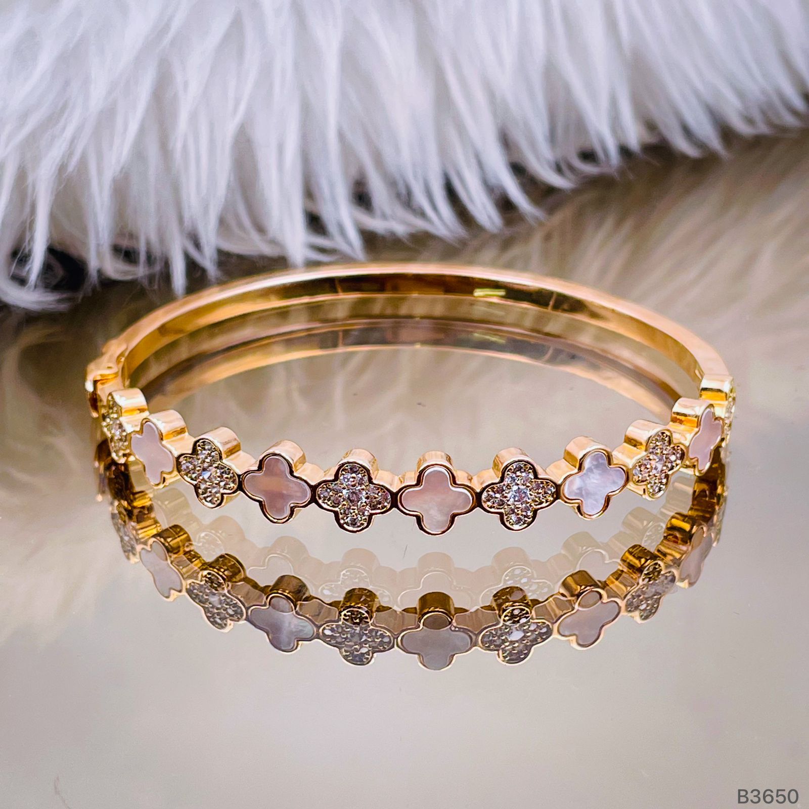 Clover Mother Of Pearl 18K Rose Gold Openable Kada Bracelet Women Bulk Main image