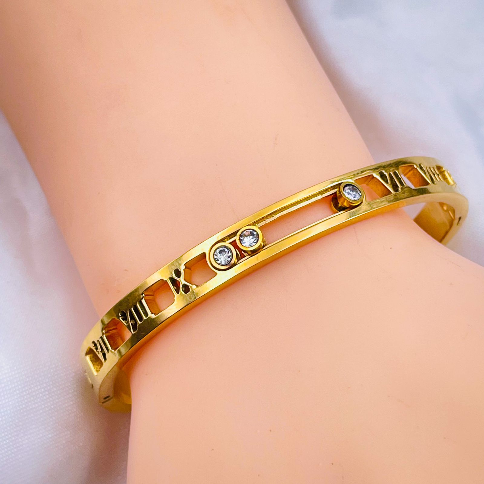 Dangling Zircons Roman Number 18K Gold Anti Tarnish Stainless Steel Openable Kada for Women Secondary image