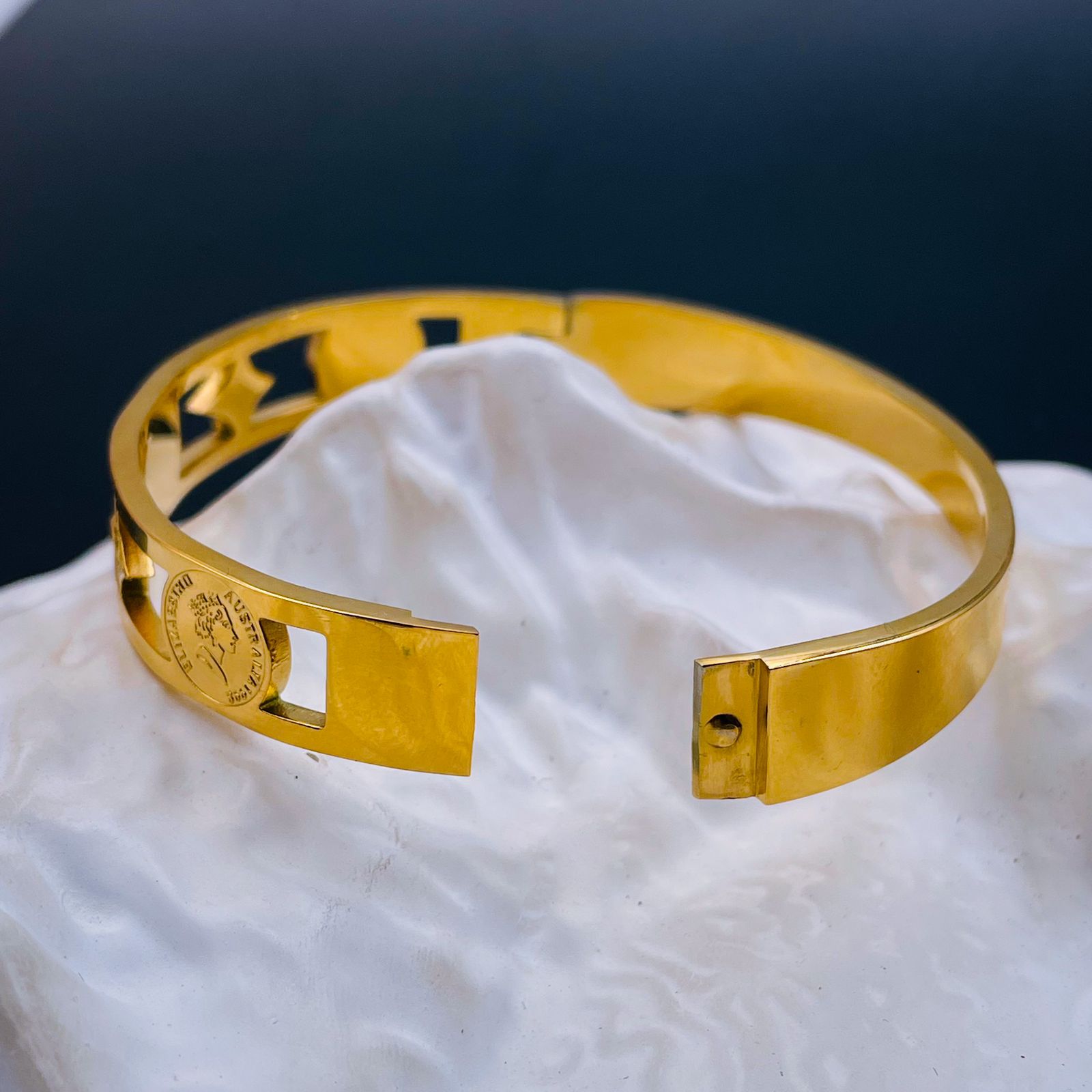 Queen Coin Ginni Gold Anti Tarnish Stainless Steel Openable Kada Bulk