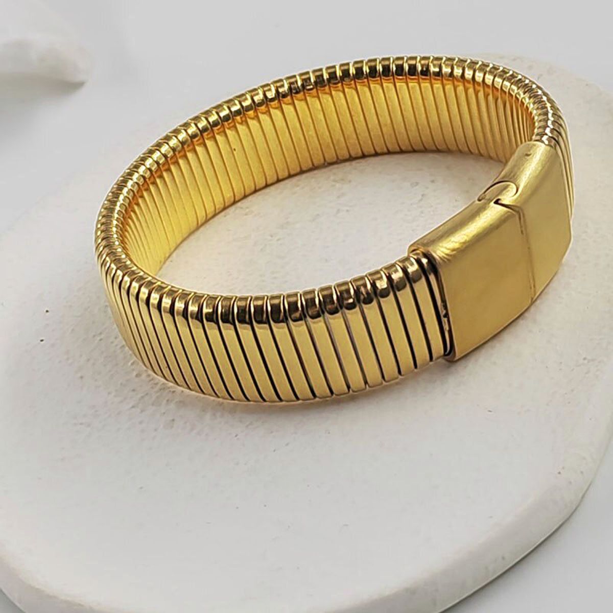 Cobra Snake 18K Gold Anti Tarnish Stainless Steel Magnetic Clasp Stretchable Bracelet For Women Main image
