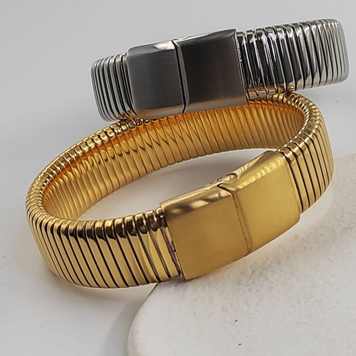 Cobra Snake 18K Gold Anti Tarnish Stainless Steel Magnetic Clasp Stretchable Bracelet For Women