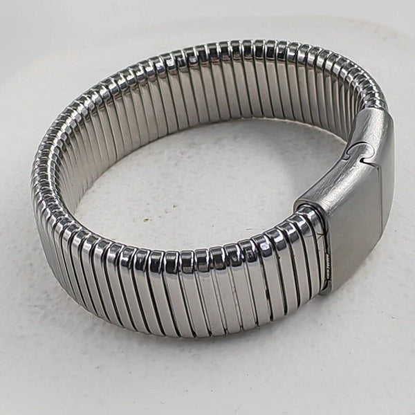 Cobra Snake 18K Gold Anti Tarnish Stainless Steel Magnetic Clasp Stretchable Bracelet For Women Secondary image