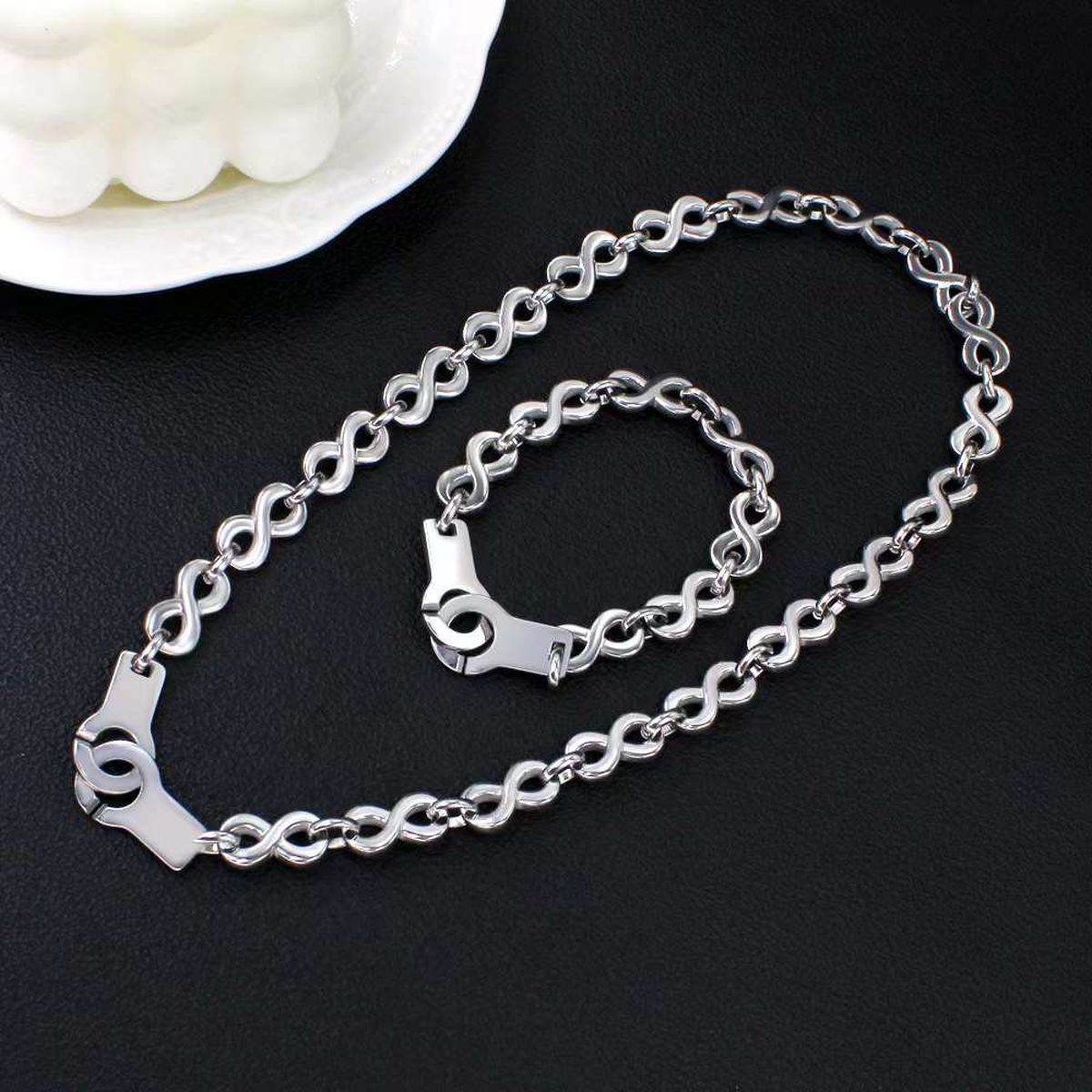 Handcuff Infinity 18K Gold Stainless Steel Anti Tarnish Chain Bracelet For Women
