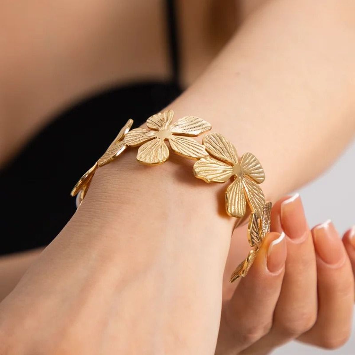 Flower 18K Gold Anti Tarnish Bracelet Cuff Kada For Women Bulk
