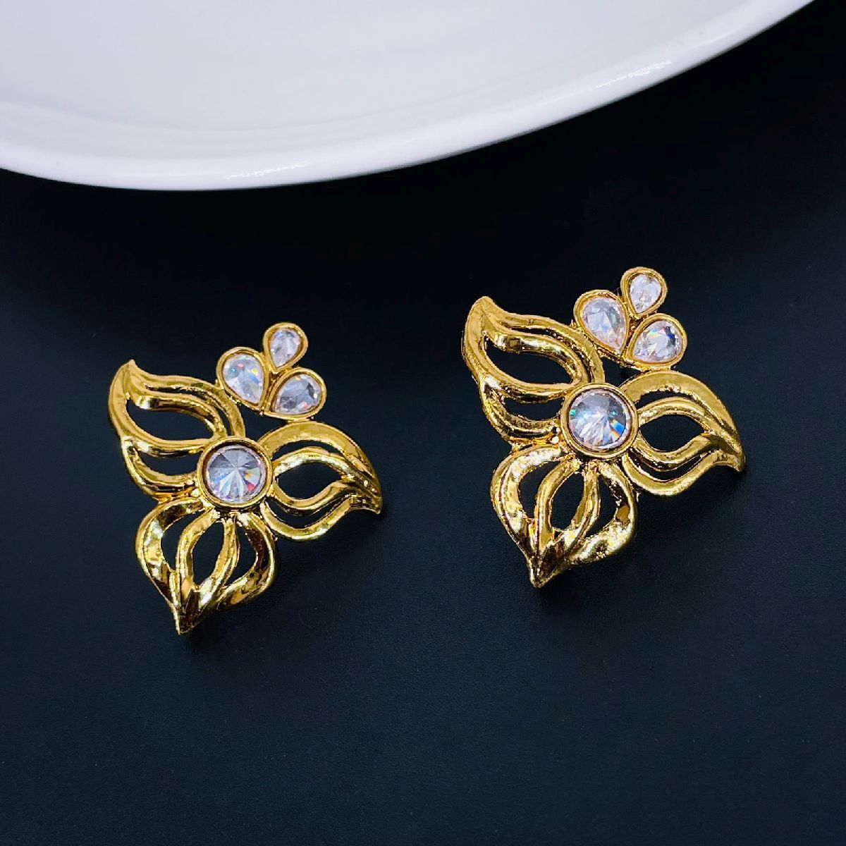 Cute Gold Plated Kundan Filigree Stud Earring For Women. Bulk Main image