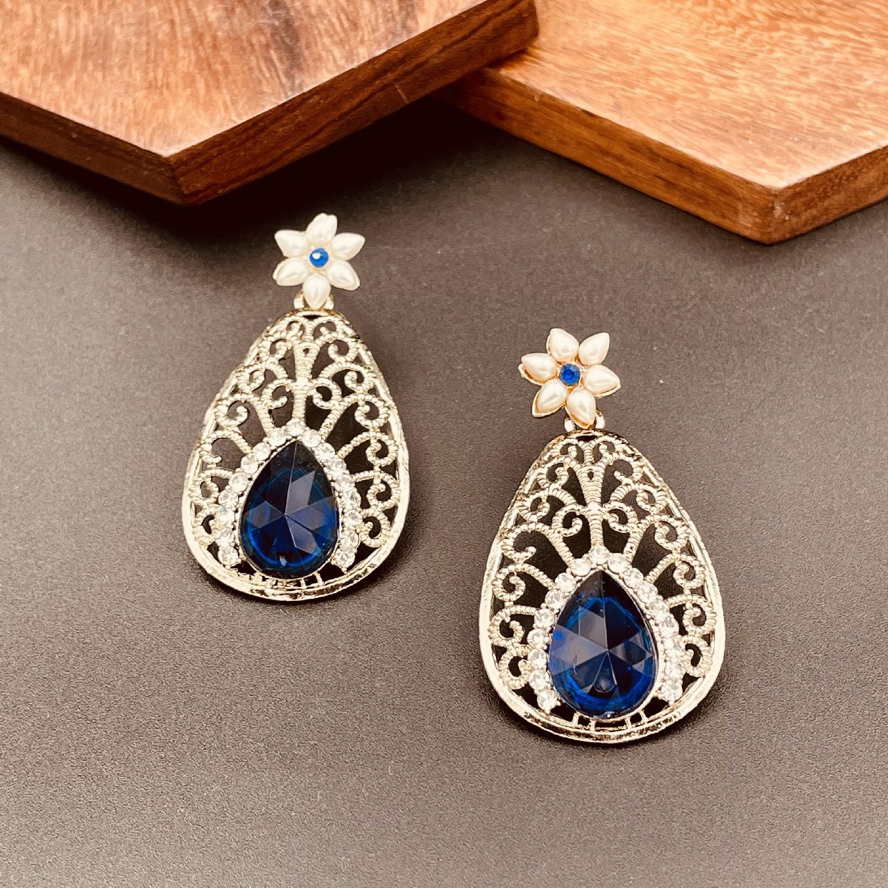 Pear Flower Filigree Antique Rhodium Pearl Blue Earring For Women Main image
