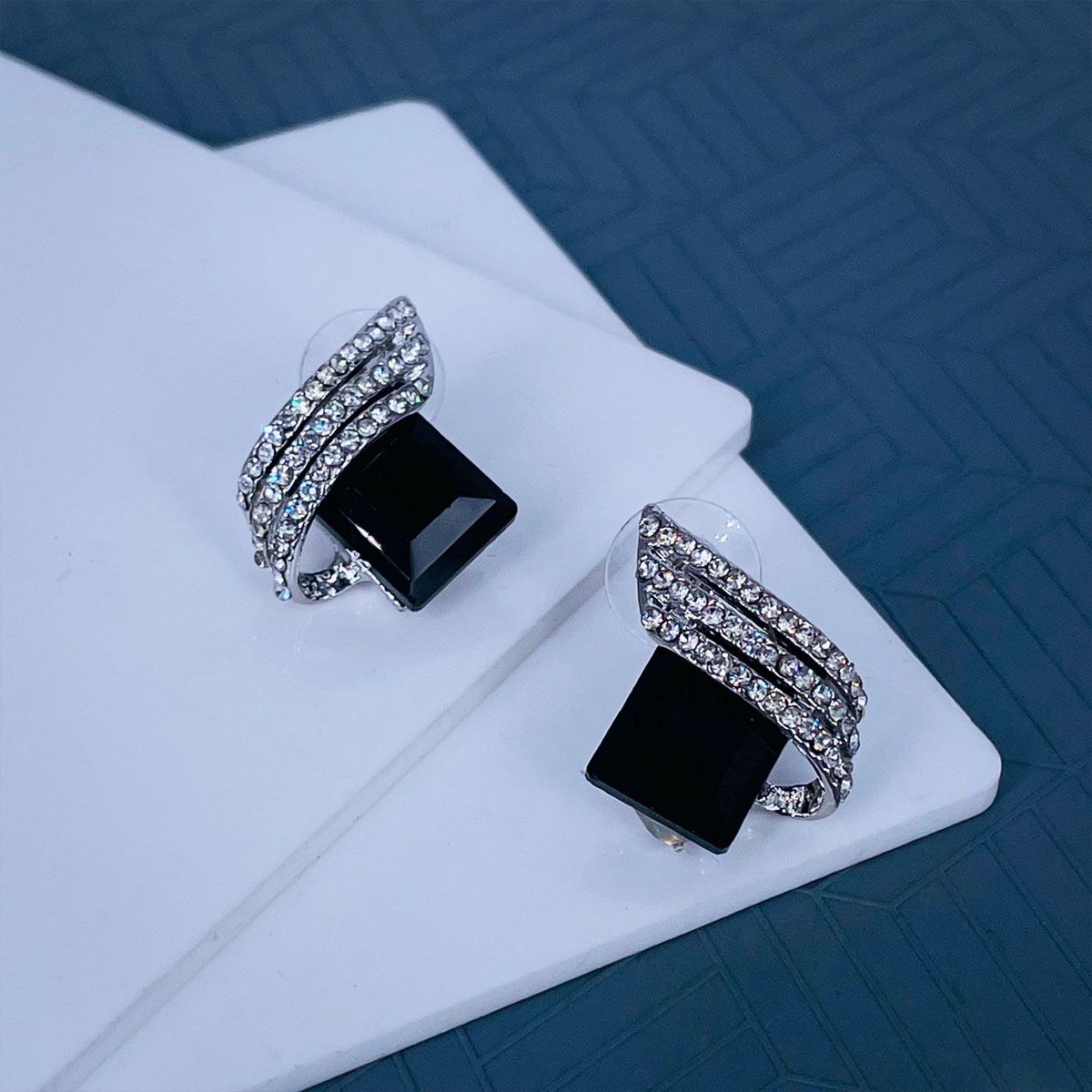Three Stone Wave Aaa Crystal American Diamond Black Stud Earring Bulk Main image