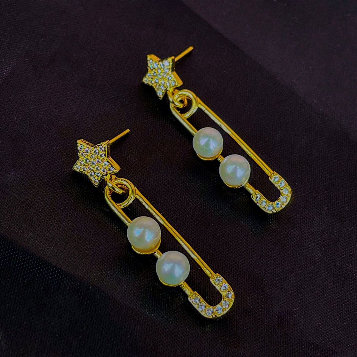 Safety Pin Star Gold Pearl Dangler Earring For Women Bulk Main image