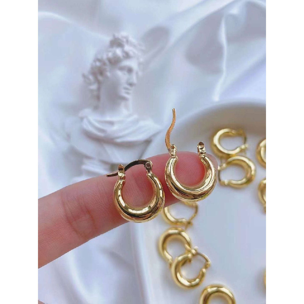 Classic Round 18K Gold Copper Hoop Earring Pair For Women Bulk Main image