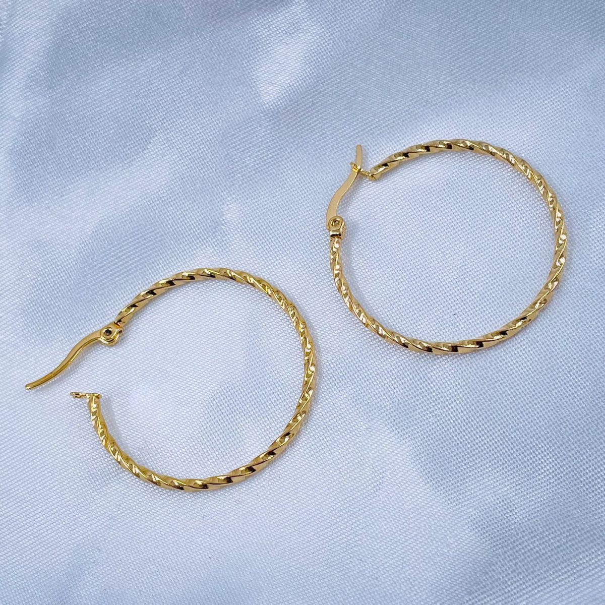 Twisted Wire 18K Gold Stainless Steel Hoop Earring For Women Bulk Main image