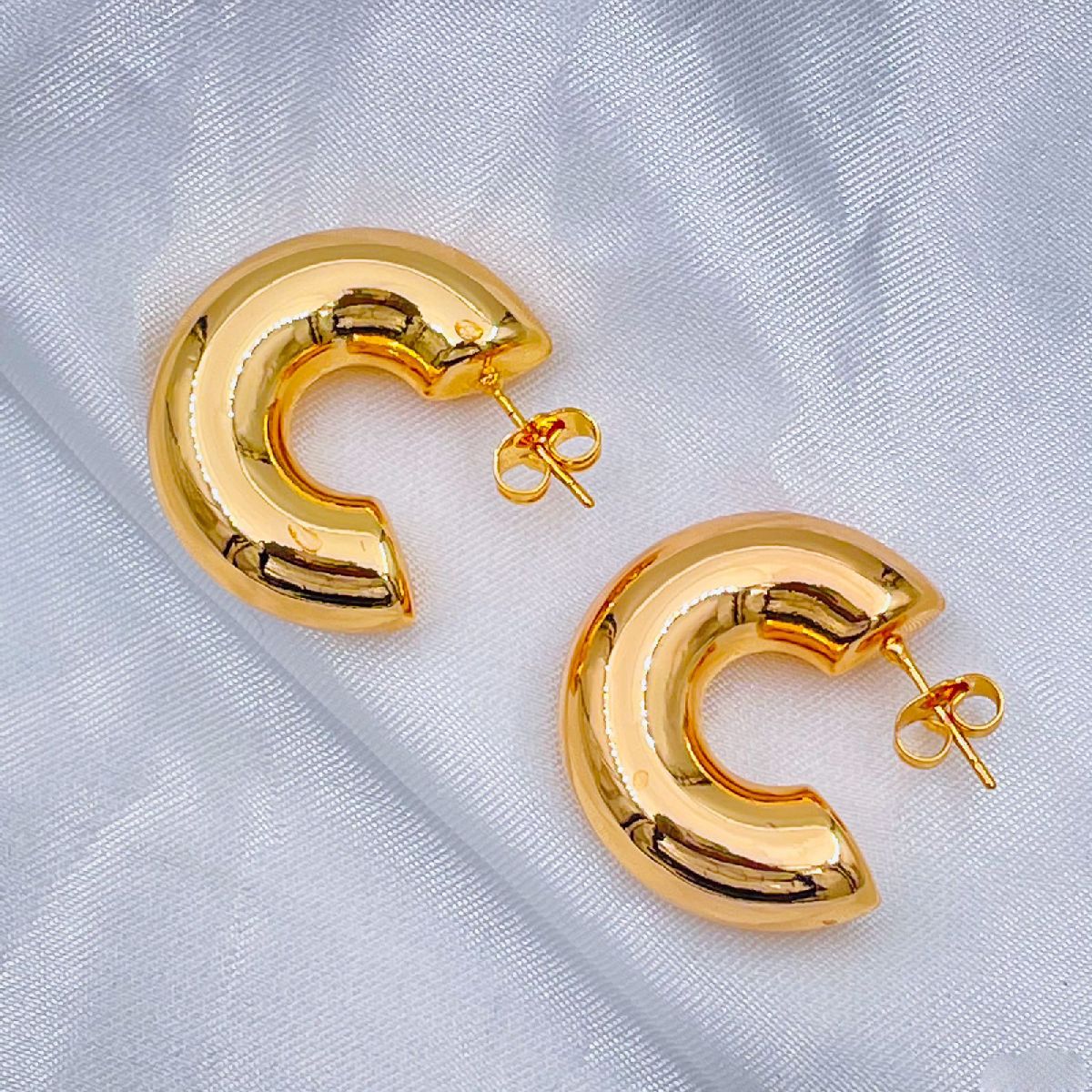 Chunky Crescent Stainless Steel Anti Tarnish 18K Gold Hoop Earring Pair Main image