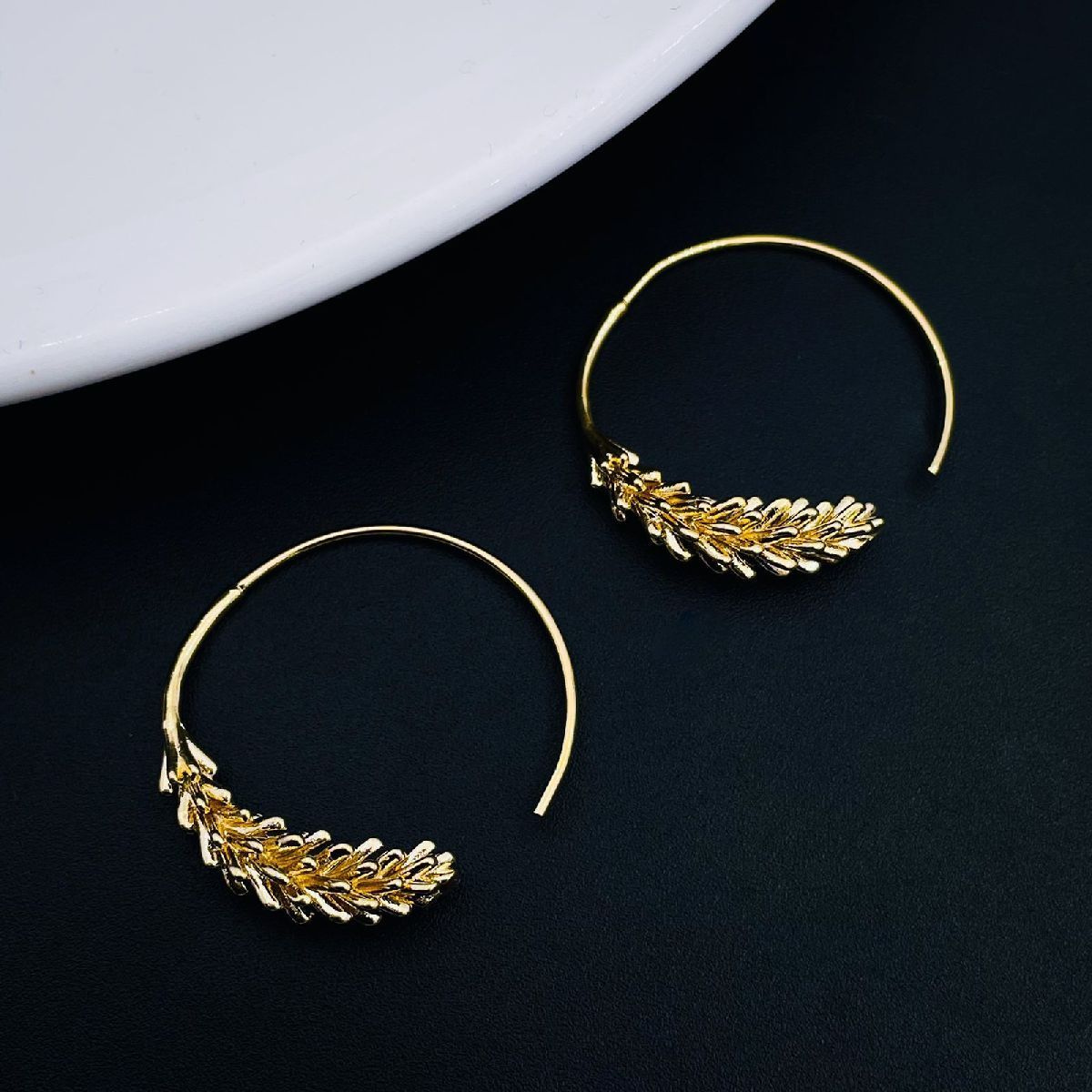 Leafy 18K Gold Copper Anti Tarnish Hoop Earring Pair For Women Bulk Main image