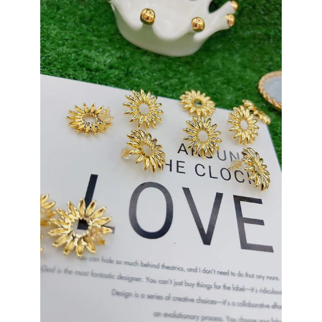 Daisy Sun Flower Glossy 18K Gold Stud Earring For Women Bulk