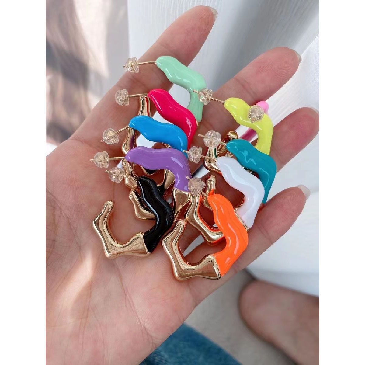 Enamel Curly 18K Gold Smart Copper Hoop Bali Earring For Women Bulk Main image